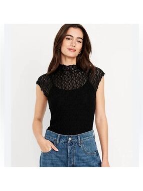Old Navy Black Lace Shell Top Sz Small 
Laying/ Classy